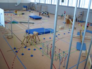Gerätedschungel in der Sporthalle